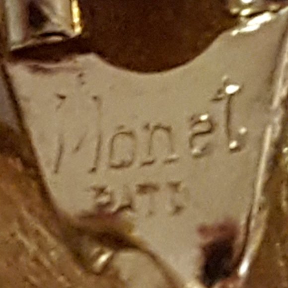 Vintage MONET Signed Textured Gold Tone Earrings Clip-on - Picture 8 of 11